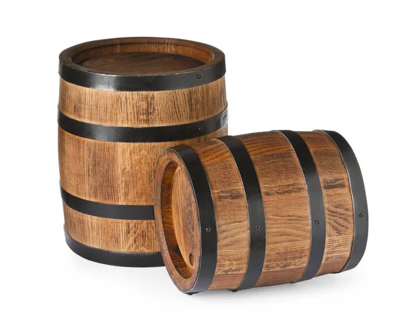 白地に二つの伝統的な木樽 — ストック写真