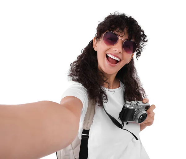 Bella Donna Occhiali Sole Con Fotocamera Prendere Selfie Sfondo Bianco — Foto Stock
