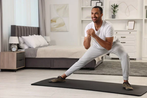 Man Doing Morning Exercise Fitness Mat Home — Stock Photo, Image