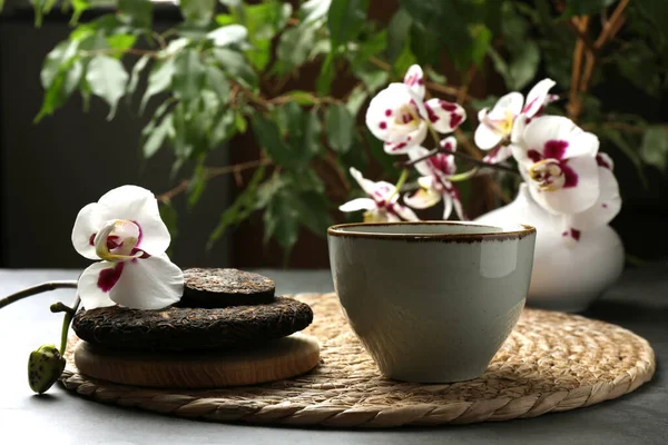 Aromatic Erh Tea Cup Beautiful Organid Grey Table Closeup — 스톡 사진