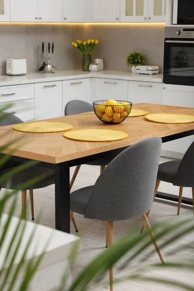 Spring Atmosphere Stylish Kitchen Interior Comfortable Furniture — Stockfoto