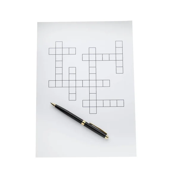 白地に空白のクロスワードとペン トップビュー — ストック写真