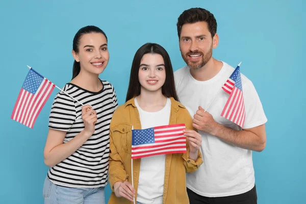 Julio Día Independencia Estados Unidos Familia Feliz Con Banderas Americanas — Foto de Stock