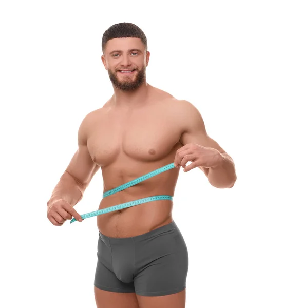 白い背景にテープで腰を測定幸せな運動男の肖像画 減量の概念 — ストック写真