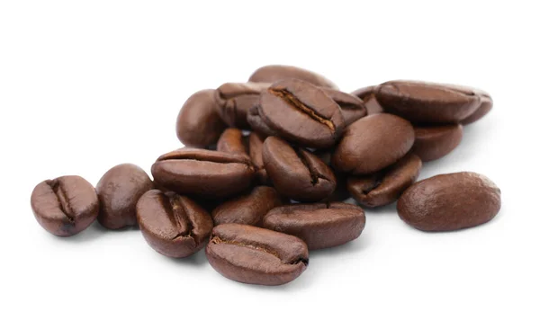 Många Aromatiska Rostade Kaffebönor Isolerade Vitt — Stockfoto