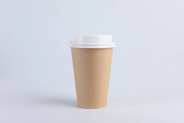 Χάρτινο Κύπελλο Πλαστικό Καπάκι Ελαφρύ Φόντο Καφές Για Έξω — Φωτογραφία Αρχείου