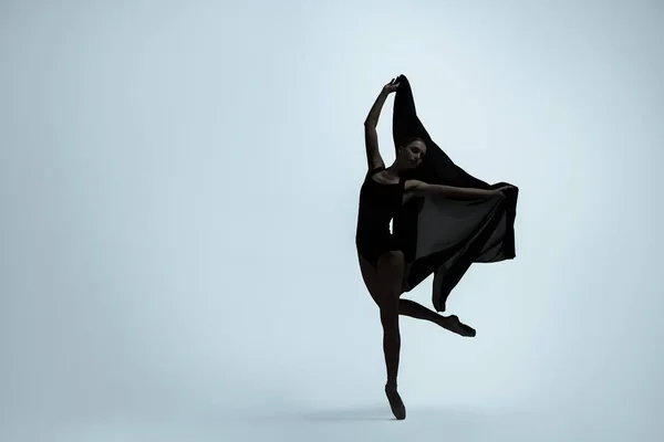 Bellissima Ballerina Con Velo Nero Che Danza Sfondo Chiaro Spazio — Foto Stock