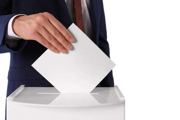 男子把他的选票放在投票箱在白色背景 特写镜头 — 图库照片