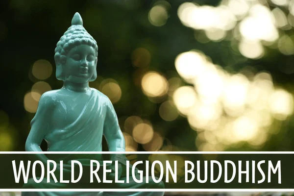 Estatua Decorativa Buda Texto Religión Mundial Budismo Sobre Fondo Borroso — Foto de Stock
