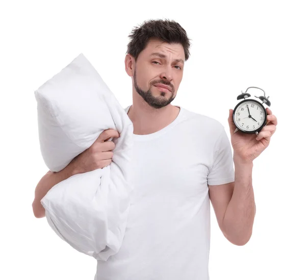 Hombre Cansado Con Despertador Almohada Sobre Fondo Blanco Problema Insomnio — Foto de Stock