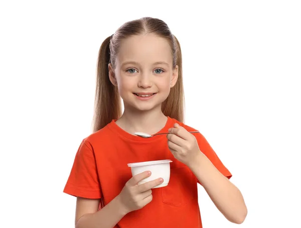 Nettes Kleines Mädchen Mit Leckerem Joghurt Auf Weißem Hintergrund — Stockfoto