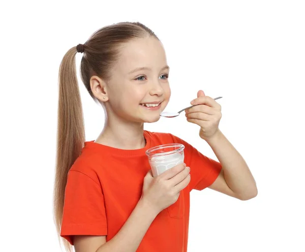 Мила Маленька Дівчинка Смачним Йогуртом Білому Тлі — стокове фото