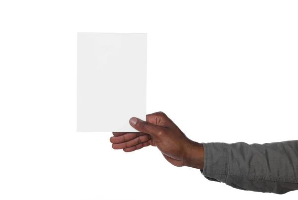 Афроамериканец Держит Лист Бумаги Белом Фоне Крупным Планом Макет Дизайна — стоковое фото