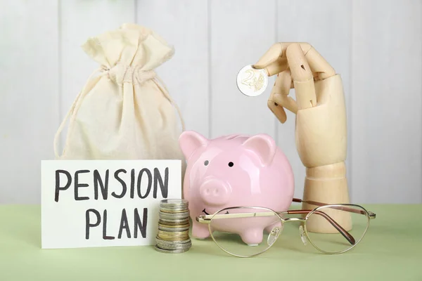 Card Phrase Pension Plan Wooden Mannequin Hand Holding Coin Piggy — Stock Photo, Image