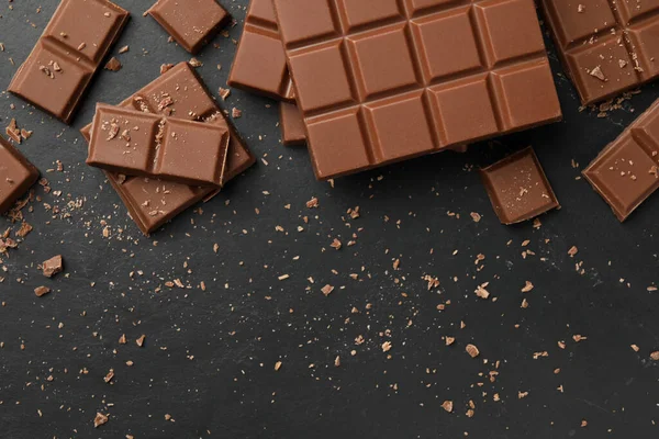 Pedaços Chocolate Saboroso Mesa Cinza Flat Lay Espaço Para Texto — Fotografia de Stock
