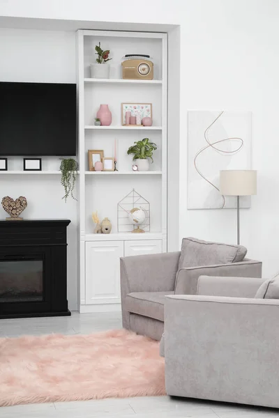 Stylish Room Interior Beautiful Fireplace Set Armchairs Shelves Decor — Stock Photo, Image