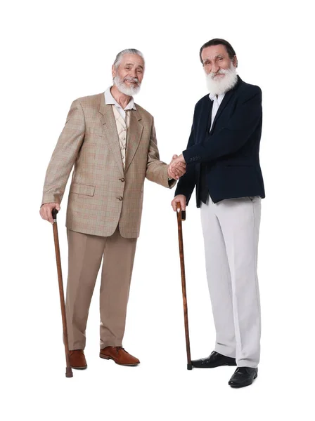 拿着手杖在白色背景上握手的老年人 — 图库照片