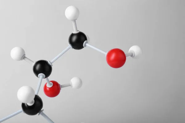 浅灰背景下的葡萄糖分子 化学模型 — 图库照片