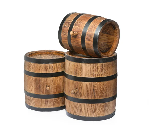 白地に三本の伝統的な木樽 — ストック写真