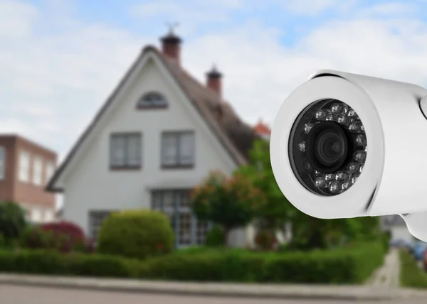 Videocamera Sicurezza Domestica Contro Casa Sulla Strada Primo Piano — Foto Stock