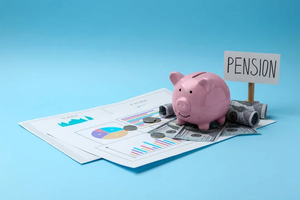 Risparmio Pensionistico Salvadanaio Contanti Grafici Sfondo Azzurro — Foto Stock