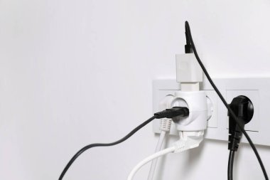 Işık duvarındaki prizlere çok farklı elektrik prizleri, metin için boşluk