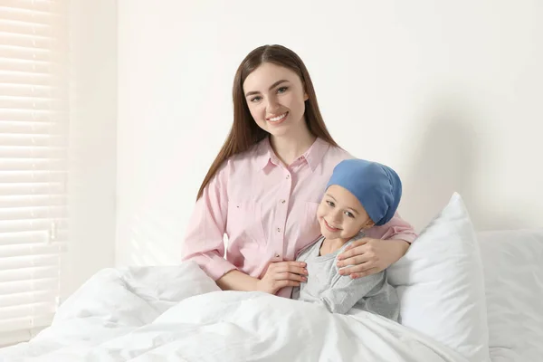 Cancro Infância Mãe Filha Hospital — Fotografia de Stock