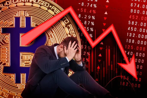 Zusammenbruch Der Kryptowährungen Collage Mit Foto Gestresster Händler Bitcoin Und — Stockfoto