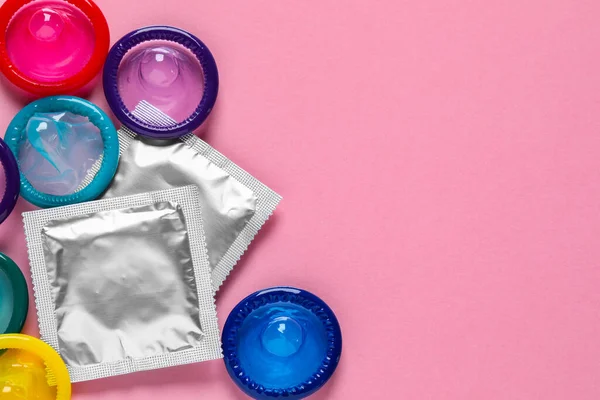 Kondomer Rosa Bakgrund Platt Låg Plats För Text — Stockfoto