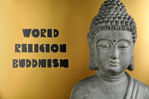 Buddha Staty Och Text World Religion Buddhism Gyllene Bakgrund — Stockfoto