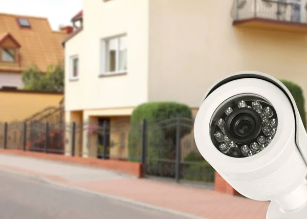Videocamera Sicurezza Domestica Contro Casa Sulla Strada Primo Piano — Foto Stock