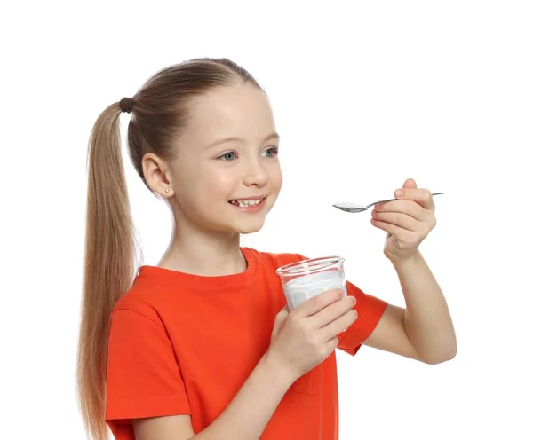 Söt Liten Flicka Med Välsmakande Yoghurt Vit Bakgrund — Stockfoto