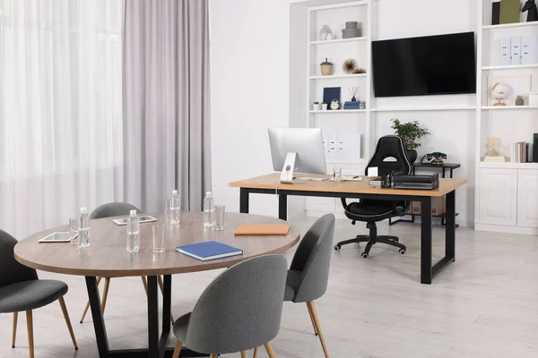 Elegante Oficina Con Muebles Cómodos Zona Diseño Interiores — Foto de Stock