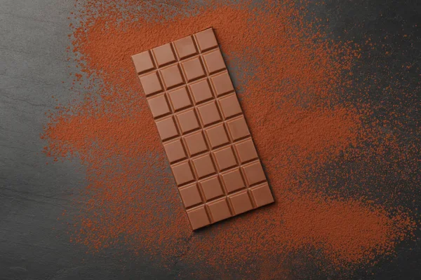 Νόστιμη Σοκολάτα Και Κακάο Σκόνη Γκρι Τραπέζι Top View — Φωτογραφία Αρχείου