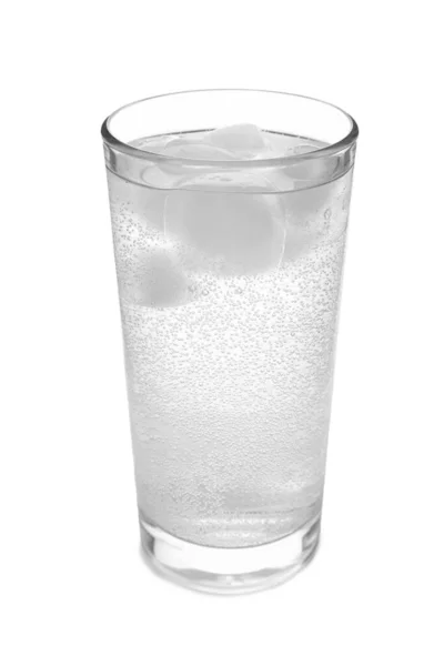Glas Sodawasser Mit Eiswürfeln Isoliert Auf Weiß — Stockfoto
