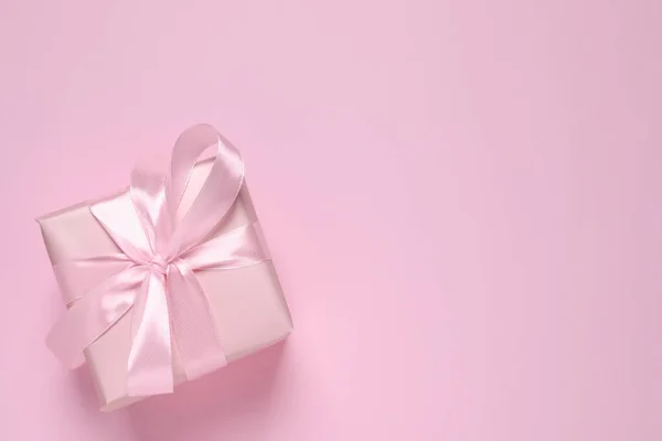 Gyönyörű Ajándék Doboz Rózsaszín Háttér Felső Nézet Szöveg Helye — Stock Fotó
