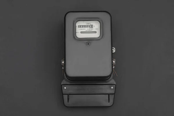 Elektromos Fogyasztásmérő Fekete Háttérrel Felülnézetből Mérőeszköz — Stock Fotó