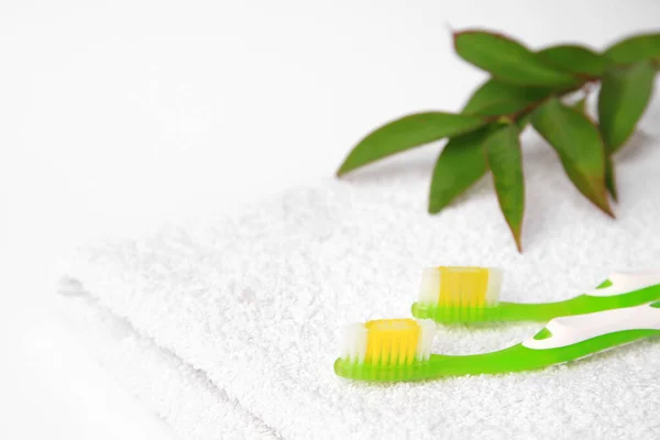Light Green Toothbrushes White Terry Towel — Stock Photo, Image