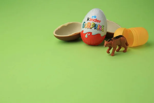 Sveti Vlas Bulgaria Junio 2023 Kinder Surprise Huevos Cápsula Plástico —  Fotos de Stock