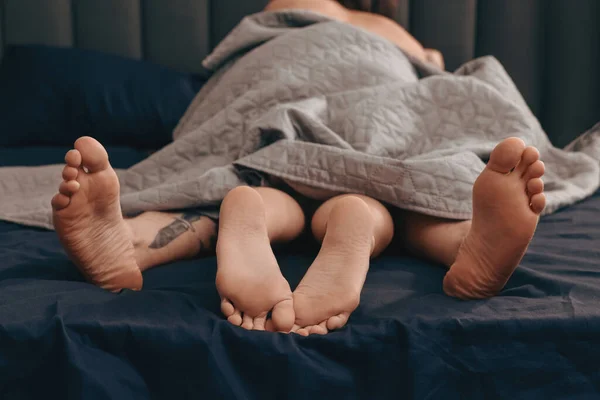 Leidenschaftliches Paar Beim Sex Bett Nahaufnahme — Stockfoto