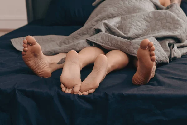 Leidenschaftliches Paar Beim Sex Bett Nahaufnahme — Stockfoto