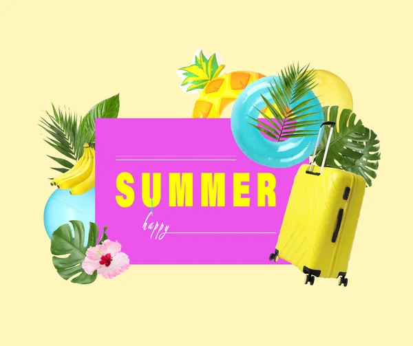 フレーズ異なるビーチアクセサリー 緑の葉と淡い黄色の背景にスーツケースと幸せな夏 コラージュデザイン — ストック写真