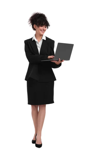 白い背景にラップトップを使用して美しい幸せなビジネス女性 — ストック写真