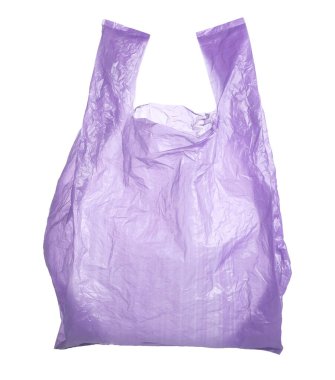 Bir mor plastik torba beyaza izole edilmiş.