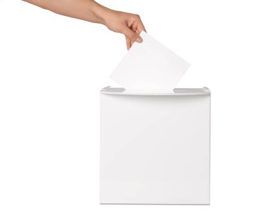 Adam onun oy oy sandığı beyaz zemin üzerine, closeup koyarak.