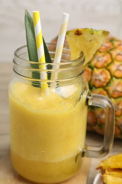 Chutný Ananasový Koktejl Ovoce Stole Detailní Záběr — Stock fotografie