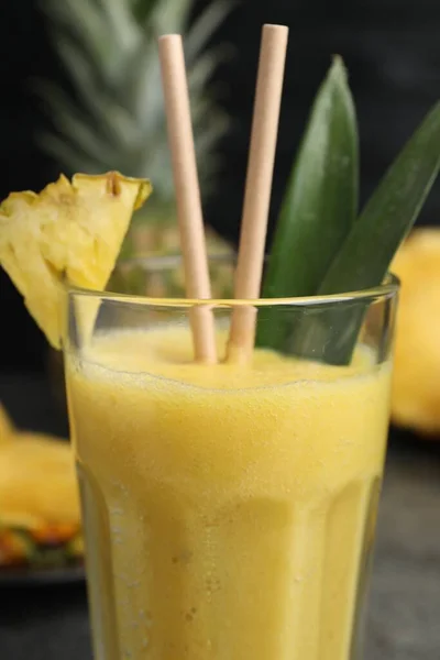 Chutný Ananasový Koktejl Ovoce Stole Detailní Záběr — Stock fotografie