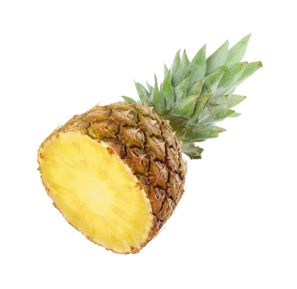 Połowa Smacznego Dojrzałego Ananasa Wyizolowana Białym — Zdjęcie stockowe
