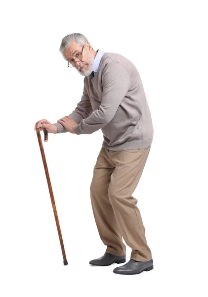 Gebückter Senior Mit Gehstock Auf Weißem Hintergrund — Stockfoto