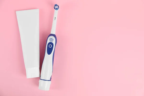 Electric Toothbrush Toothpaste Pink Background Flat Lay Space Text — Stock Photo, Image